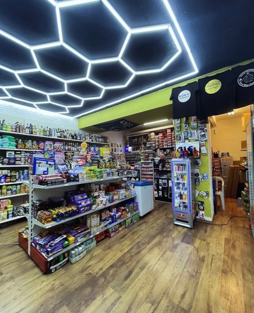 Innenansicht Koko Kiosk in Hamm-Westen mit vollen Regalen